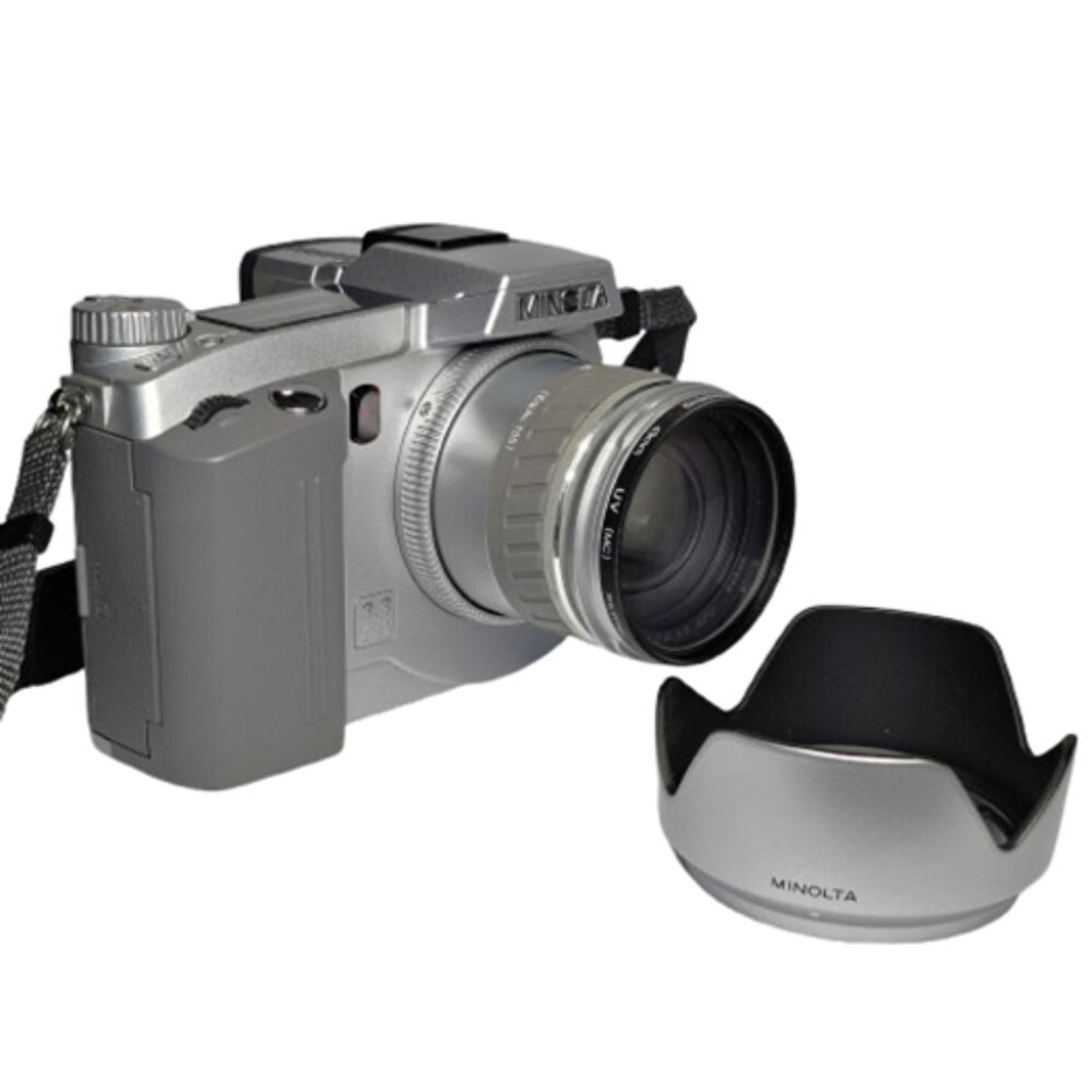 Konica Minolta DiMage 5 3.3 Mega Pixels 7x Optical Zoom Digital Camera POWERS ON